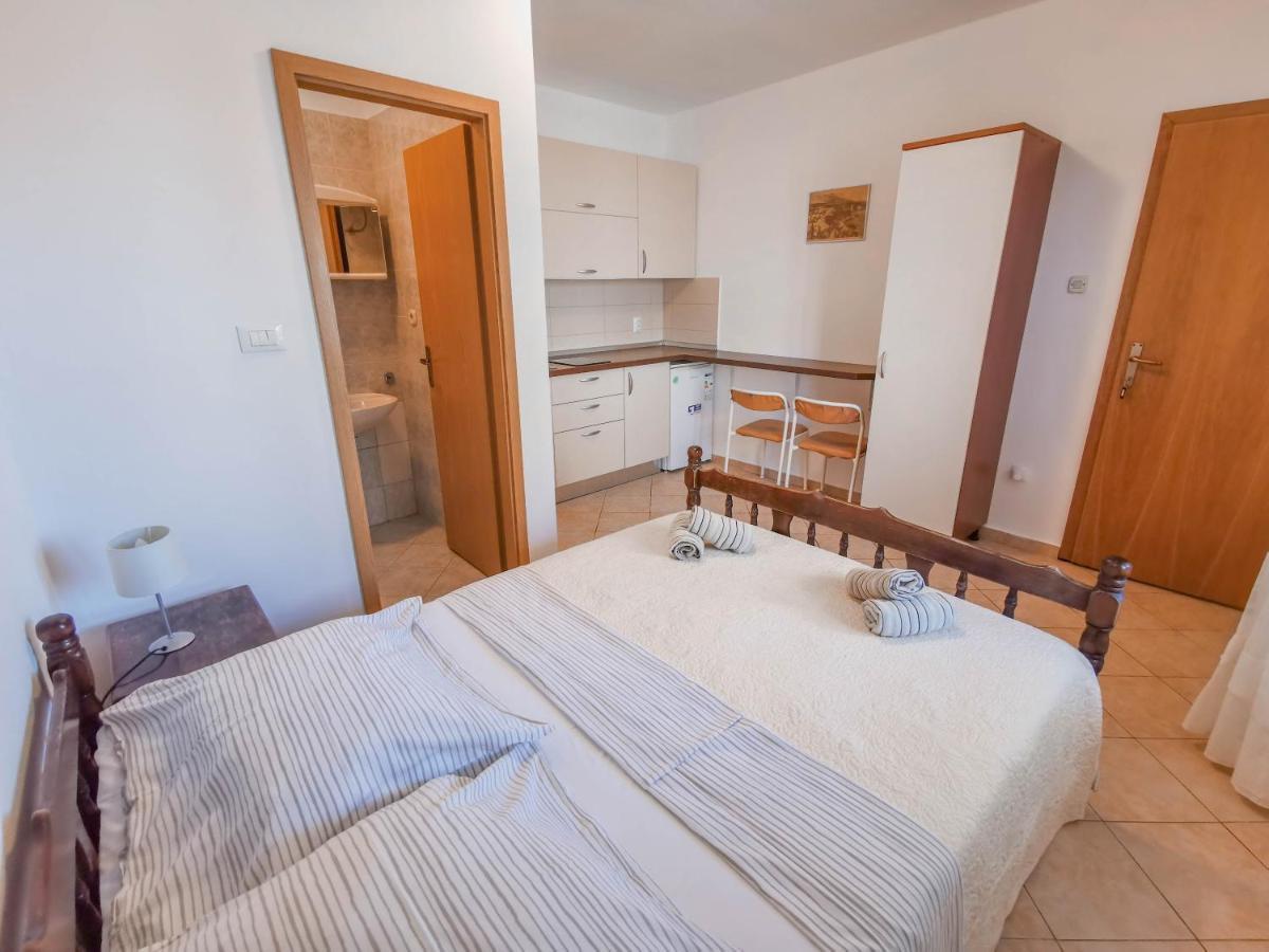 Apartments Patrick Baška Voda Extérieur photo