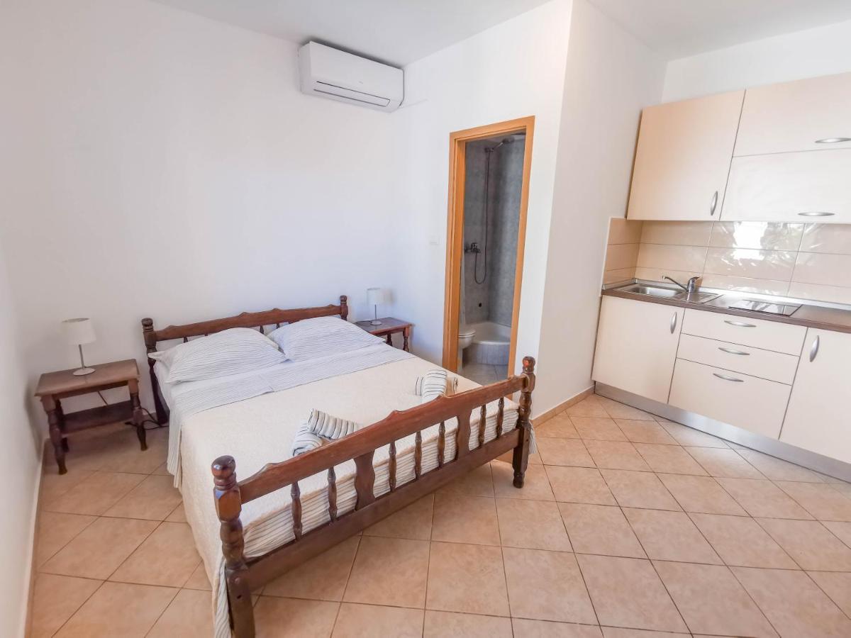 Apartments Patrick Baška Voda Extérieur photo