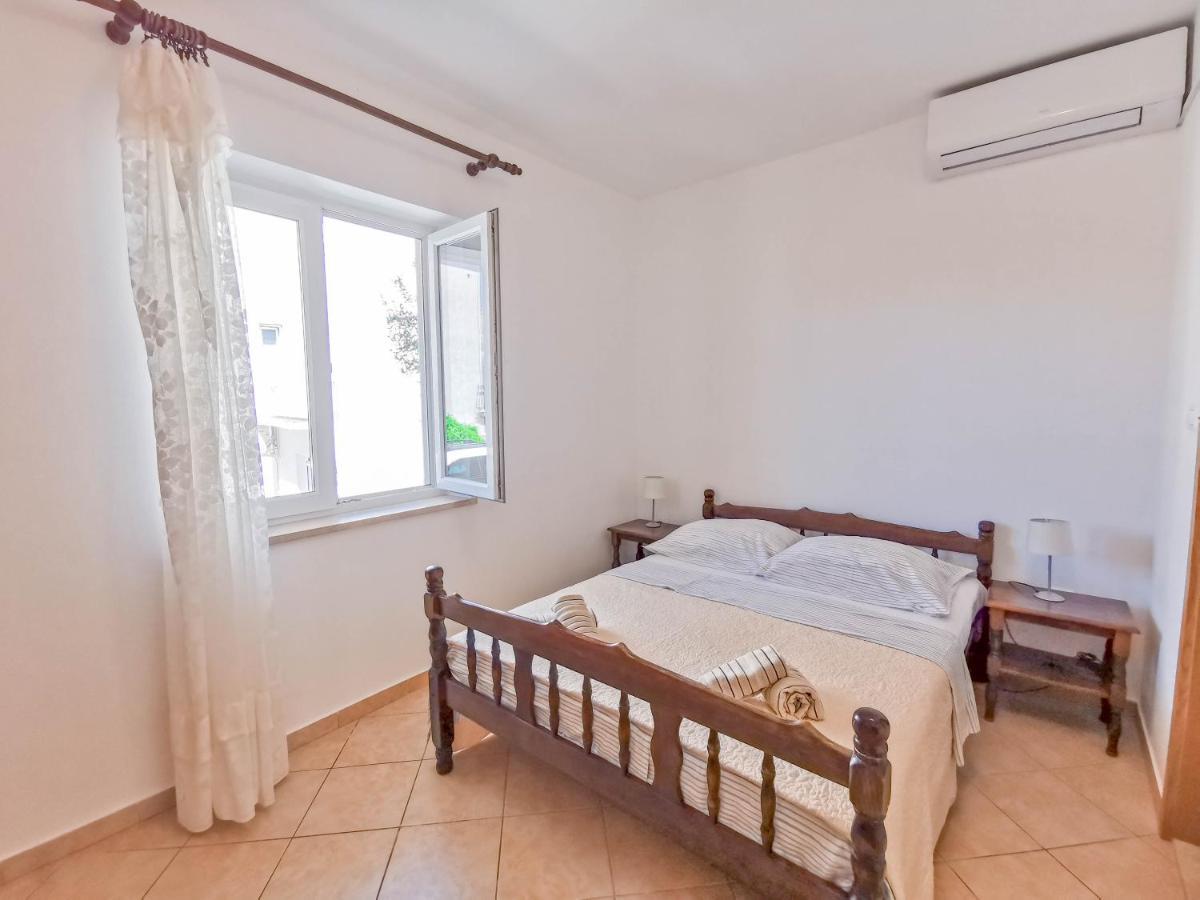 Apartments Patrick Baška Voda Extérieur photo