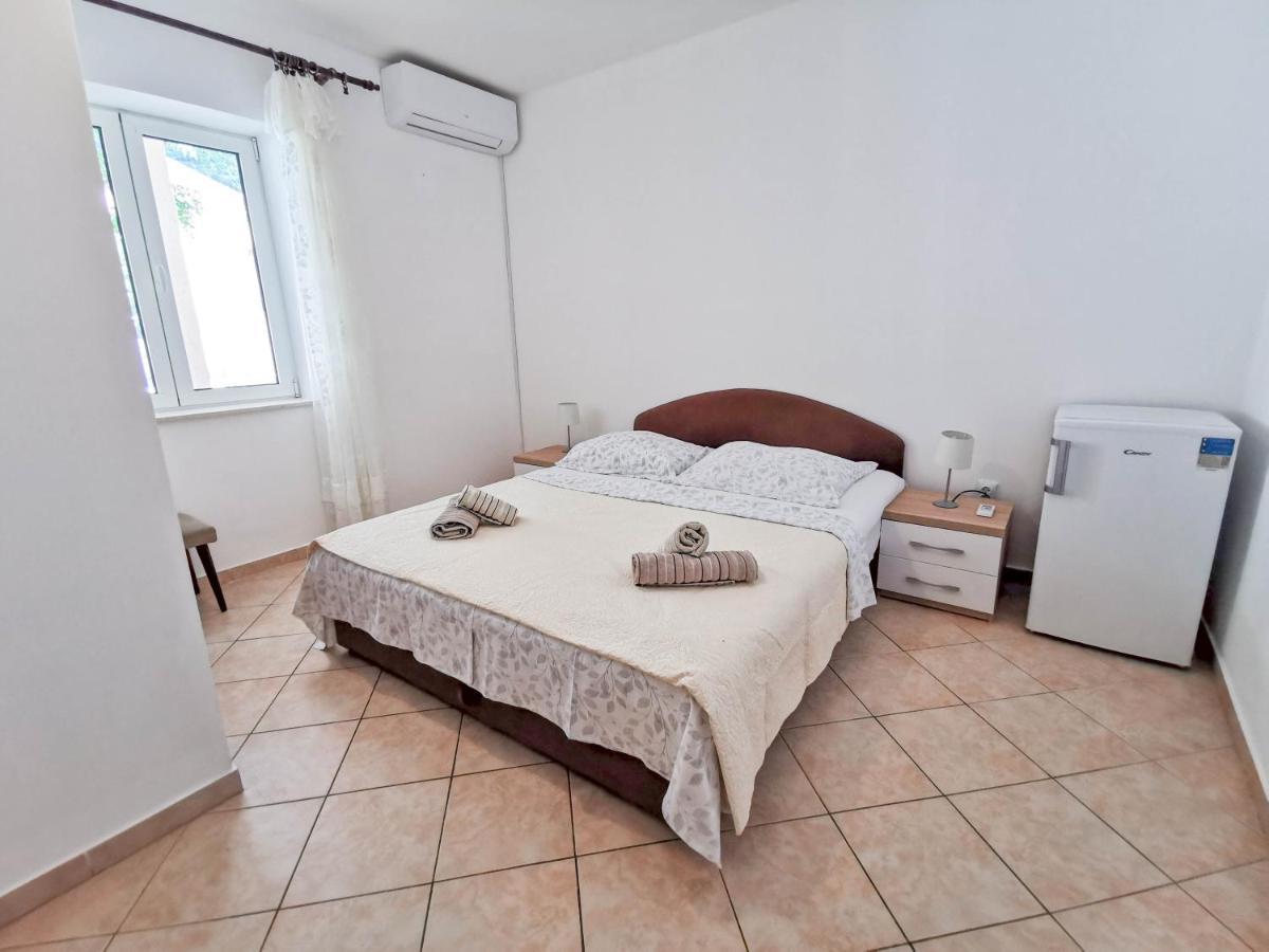 Apartments Patrick Baška Voda Extérieur photo