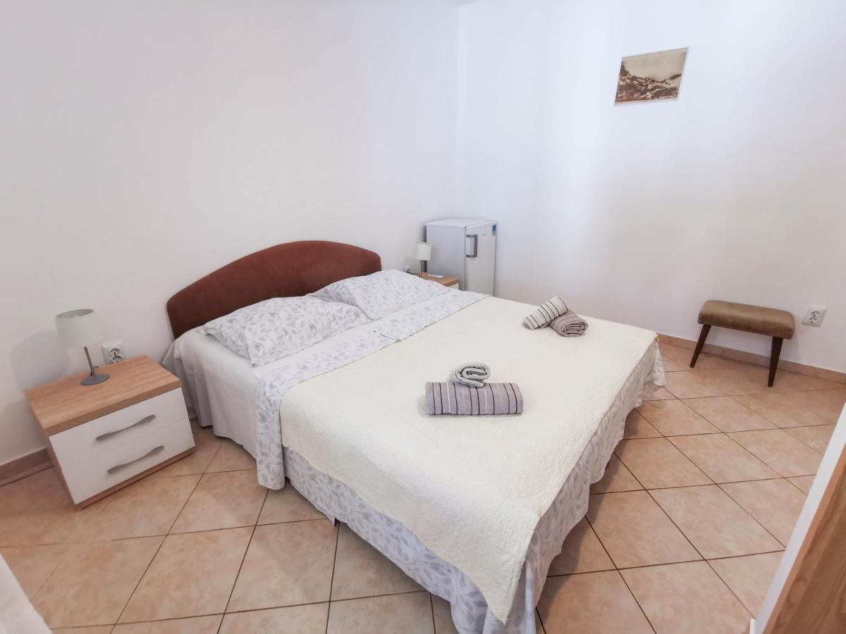 Apartments Patrick Baška Voda Extérieur photo
