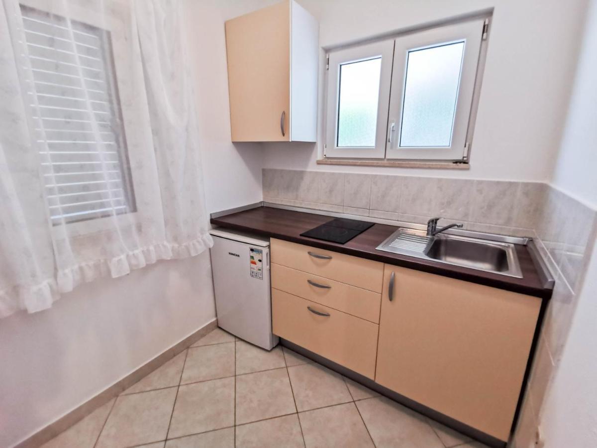 Apartments Patrick Baška Voda Extérieur photo