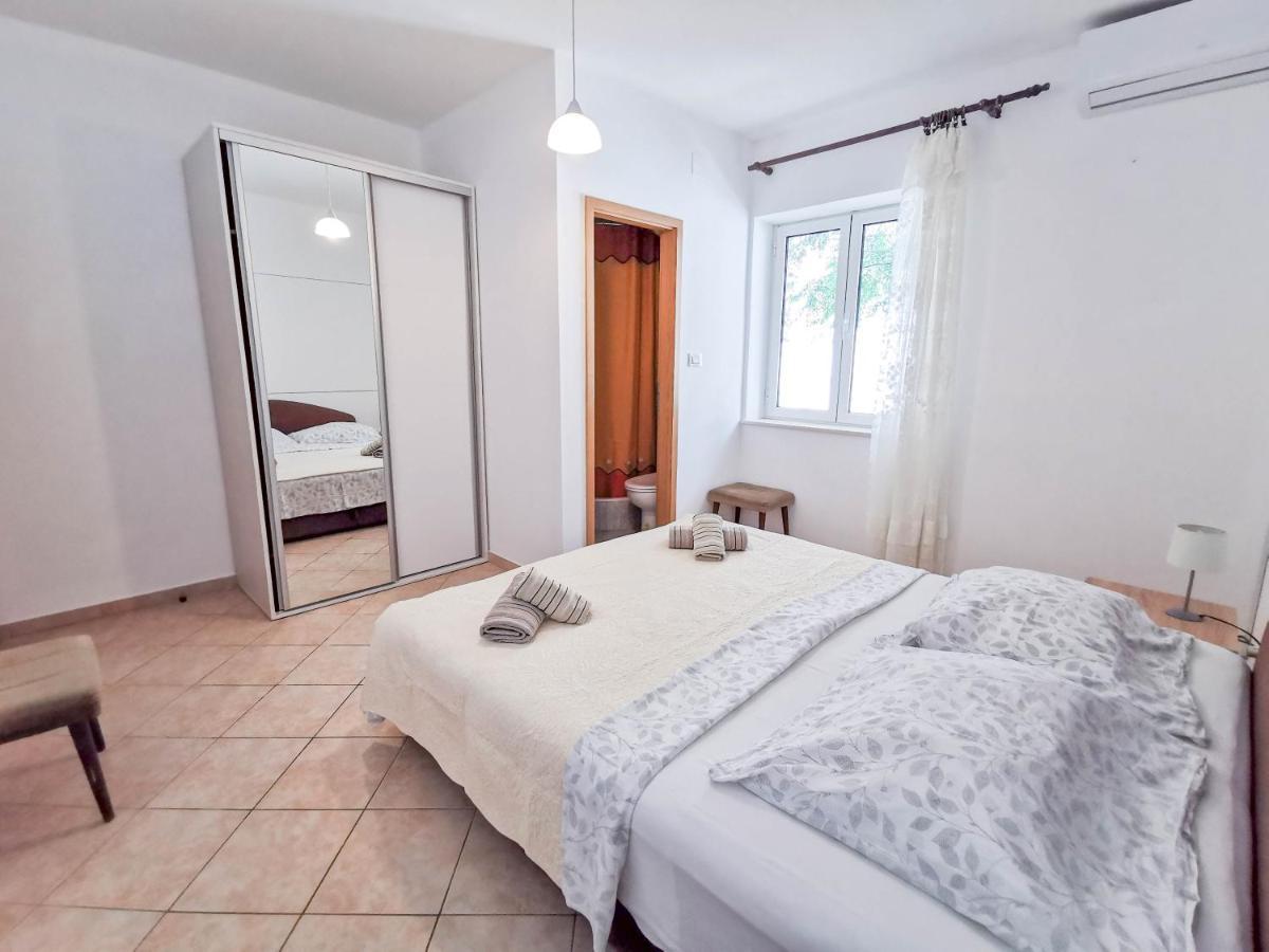 Apartments Patrick Baška Voda Extérieur photo